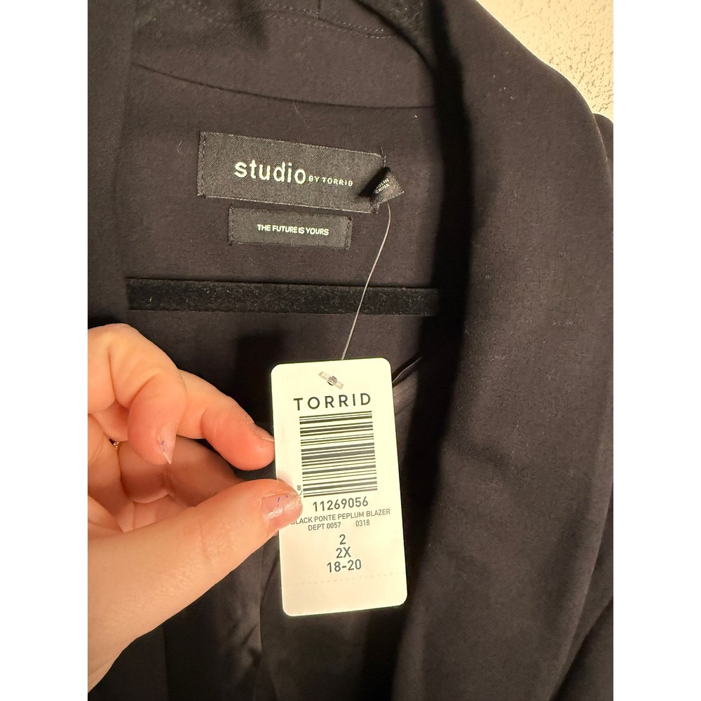 Torrid Studio NEW Black Ponte Lined Blazer Jacket Plus Size 2 2X 18-20 NEW - Picture 4 of 5